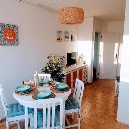 Apartment Lovely 500 M Walk To The